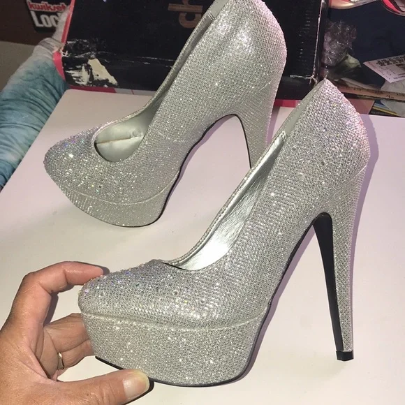 Women’s Charlotte Russe Platform Heels - Picture 9 of 12